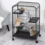 Espace de vie aéré pour lapin sur trois niveaux