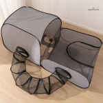 Tunnel de jeu pour lapins dans un clapier spacieux